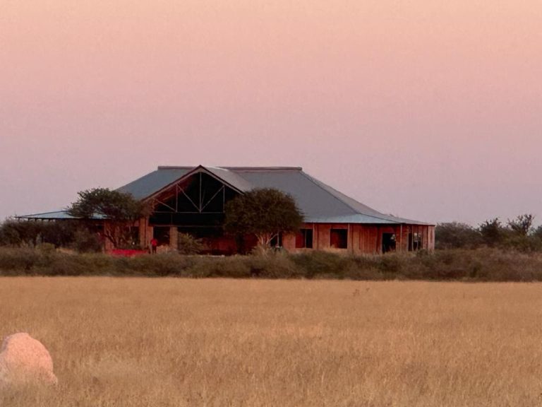 Kalahari Safaris Lodge